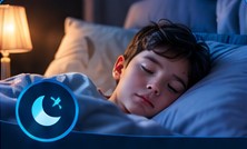 Enfant qui se repose paisiblement dans son lit